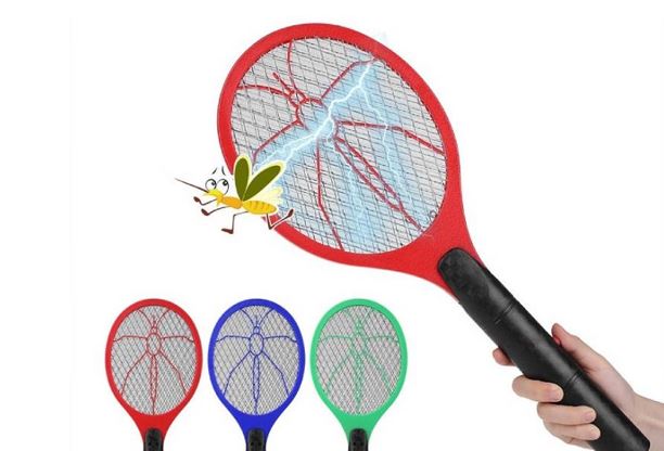 Dùng vợt điện rất bắt muỗi rất an toàn